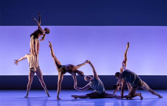 Projection vidéo : TwoFold, par la Sydney Dance Company
